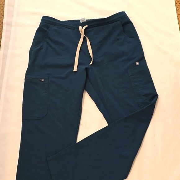 Figs cargo scrubs size medium - Picture 1 of 10